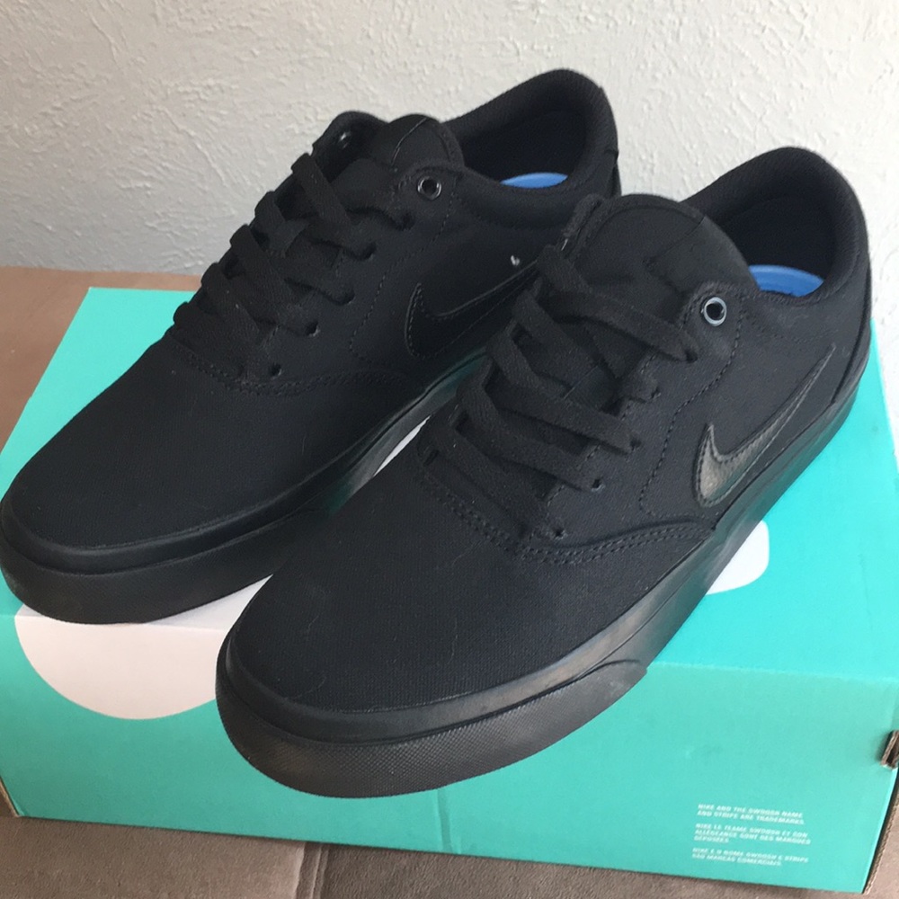 Nike women’s SB Charge shoes black